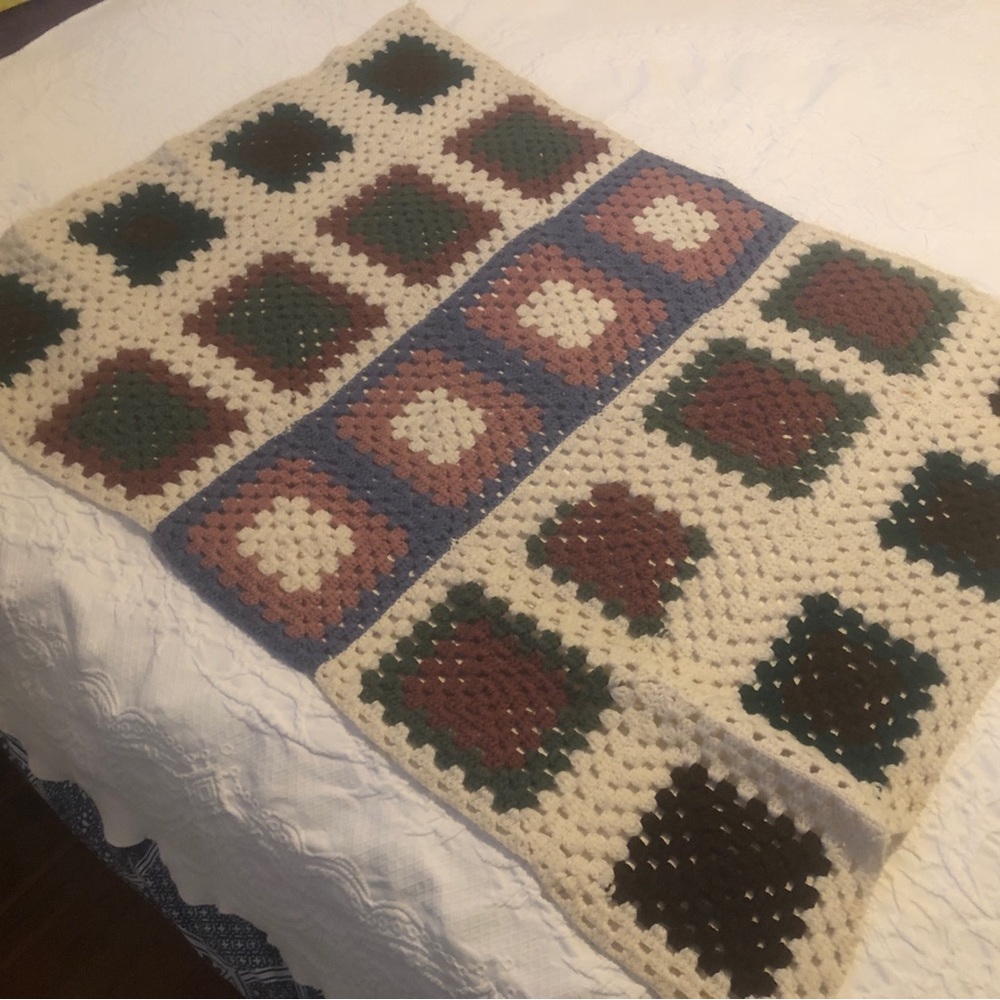 ✨Great Shape✨ Vintage Muted Jewel Tones Small Granny Blanket